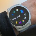 Controles de mídia no pulso