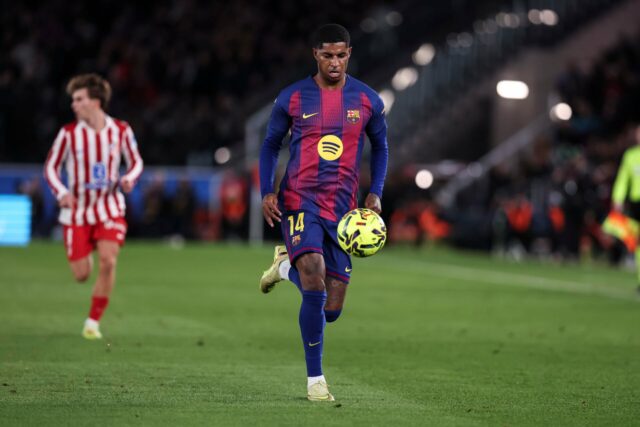 A nova realidade de Marcus Rashford no Barcelona toma forma Marcus Rashford of FC Barcelona, Pablo Barrios of Atletico Madrid during the LaLiga EA Sports match between FC Barcelona v Atletico Madrid at the Lluis Companys Olympic Stadium on December 2, 2025