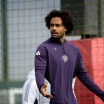 Joshua Zirkzee comemora gol pelo Manchester United.