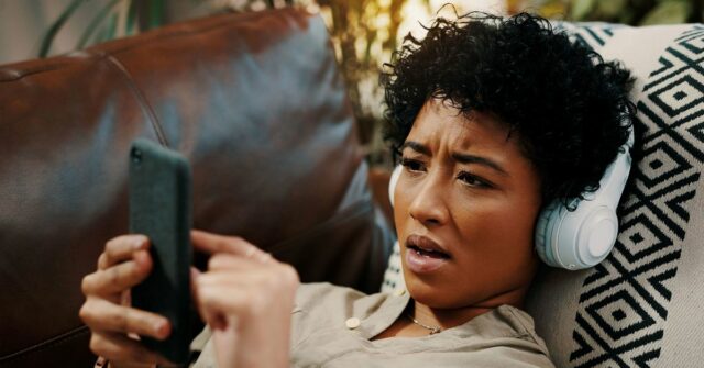 A palavra do ano de 2025 do Oxford Dictionary é totalmente irritante
