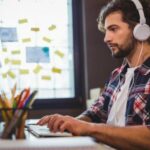 A pesquisa diz que os benefícios de trabalhar em casa podem ser equivalentes a um aumento salarial de 15%, aqui está a explicação