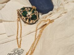 A polícia recupera um pingente Fabergé engolido após 6 dias de espera para que ele reapareça A polícia recupera um pingente Fabergé engolido após 6 dias de espera para que ele reapareça