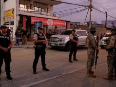 A polícia revela que o ex-jogador de futebol internacional, 33, foi morto a tiros – com outro morto e outro ferido em tiroteio de terror Polícia e exército cercam local onde Mario Pineida foi morto na quarta-feira