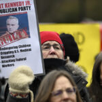 O secretário de Saúde e Serviços Humanos, Robert F. Kennedy Jr., comparece perante o Comitê de Finanças do Senado, no Capitólio, em Washington, quinta-feira, 4 de setembro de 2025. (AP Photo/Mark Schiefelbein)