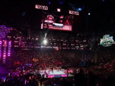 A principal estrela da WWE retorna ao ringue após um hiato de 6 meses WWE Monday Night Raw Arena