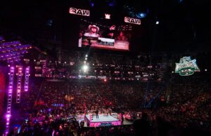 A principal estrela da WWE retorna ao ringue após um hiato de 6 meses WWE Monday Night Raw Arena