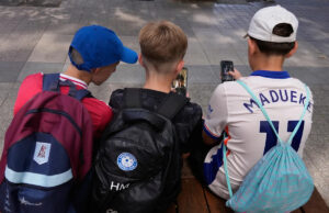 A proibição das redes sociais na Austrália deixa um jovem de 15 anos preocupado em perder contato com os amigos Yahoo news home