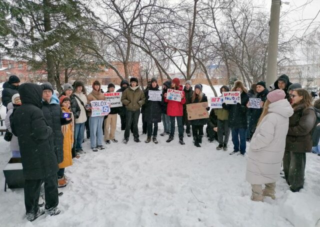 A proibição russa do Roblox desperta debate sobre os limites Yahoo news home