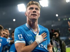 A reação poderosa de Rasmus Hojlund à exibição do Napoli contra a Juventus, enquanto Fabrizio Romano envia uma mensagem imediata Scott McTominay e o atacante emprestado do Manchester United Rasmus Hojlund após a partida da Série A entre Napoli e Juventus no Stadio Diego Armando Maradona em 2025 em Nápoles, Itália.