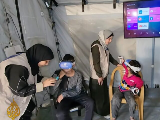 A realidade virtual oferece fuga para crianças de Gaza feridas A realidade virtual oferece fuga para crianças de Gaza feridas na guerra de Israel