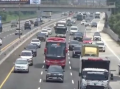 A segunda onda de refluxo do feriado de Natal está começando a ser vista na estrada com pedágio Jacarta-Cikampek A segunda onda de refluxo do feriado de Natal está começando a ser vista na estrada com pedágio Jacarta-Cikampek
