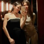 A tóxica rivalidade familiar que atualmente ofusca o casamento iminente de Holly Ramsay com Adam Peaty foi deixada de lado na noite de segunda-feira, enquanto eles jantavam com amigos no restaurante Mayfair de seu pai.