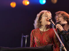 A verdadeira história que inspirou ‘Song Sung Blue’ Kate Hudson como Claire Sardina e Hugh Jackman como Mike Sardina em