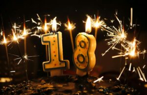 A verificação da idade da Apple com foco na privacidade resolveria dois problemas Um recurso de verificação de idade da Apple com foco na privacidade resolveria dois problemas | Velas do 18º aniversário mostradas