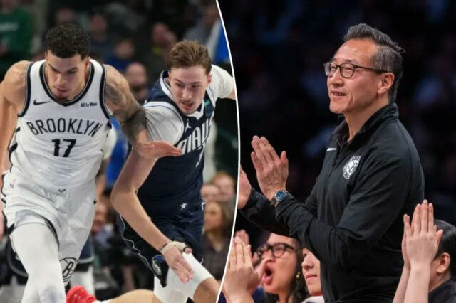 A viagem dos Nets a Dallas oferece um lembrete do Michael Porter Jr. #17 do Brooklyn Nets e Cooper Flagg #32 do Dallas Mavericks lutam pela bola durante o jogo em 12 de dezembro de 2025 no American Airlines Center em Dallas, Texas.