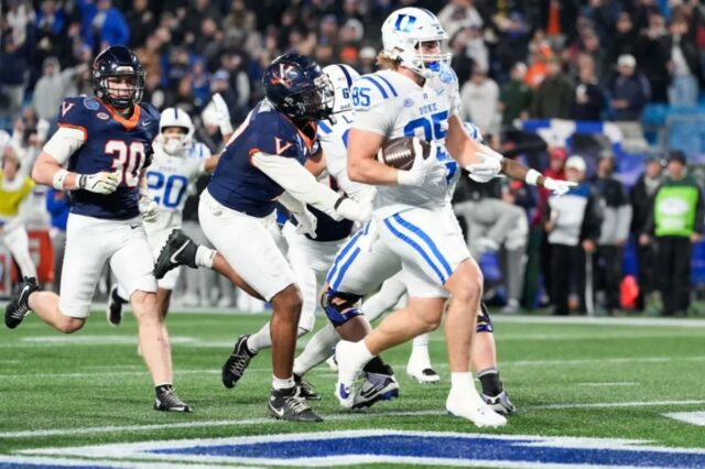 A vitória de Duke no OT sobre a Virgínia no Jeremiah Hasley faz um touchdown de 1 jarda na prorrogação para levar Duke à vitória por 27-20 sobre Virginia no Campeonato ACC em 6 de dezembro de 2025.