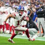 Wan'Dale Robinson #17 do New York Giants corre para jardas durante o segundo quarto do jogo contra o Las Vegas Raiders no Allegiant Stadium em 28 de dezembro de 2025 em Las Vegas, Nevada.