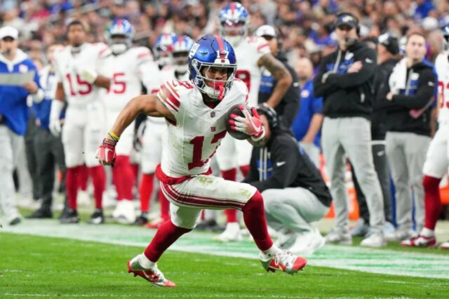 Wan'Dale Robinson #17 do New York Giants corre para jardas durante o segundo quarto do jogo contra o Las Vegas Raiders no Allegiant Stadium em 28 de dezembro de 2025 em Las Vegas, Nevada. 