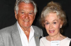 A viúva de Bob Hawke revela seu breve plano para matá-lo Bob Hawke e Blanche d'Alpuget fotografados em Sydney em 2013.