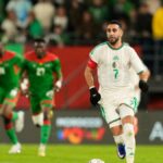AFCON 2025: pênalti de Mahrez manda Argélia para as oitavas de final