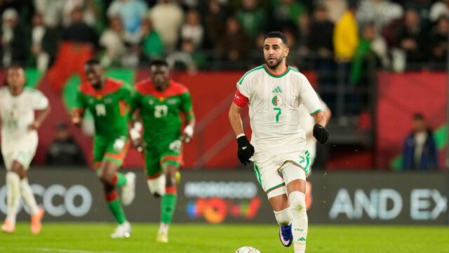 AFCON 2025: pênalti de Mahrez manda Argélia para as oitavas de final
