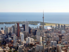 AGCO de Ontário introduz novos padrões para Programa Centralizado de Auto-Exclusão Vista aérea do centro de Toronto (de helicóptero), com vista das Ilhas de Toronto e do Lago Ontário ao fundo. Ontário AGCO introduz novos padrões para Programa Centralizado de Auto-Exclusão