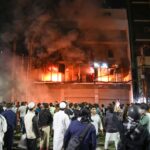 AO VIVO: A violência eclode em Bangladesh após a morte de um importante líder do protesto