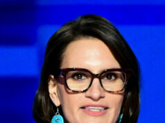 ASSISTA: Tenente-governador democrata de Minnesota usa roupas muçulmanas enquanto promete apoio aos migrantes somalis ASSISTA: Tenente-governador democrata de Minnesota usa roupas muçulmanas enquanto promete apoio aos migrantes somalis