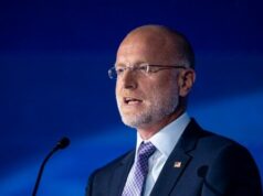 AT&T promete eliminar políticas de DEI após pressão da FCC de Brendan Carr AT&T promete eliminar políticas de DEI após pressão da FCC de Brendan Carr