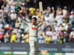 AUS vs ENG, 3º teste: ton de Carey e 82 de Khawaja colocam a Austrália no comando em Adelaide AUS vs ENG, 3º teste: ton de Carey e 82 de Khawaja colocam a Austrália no comando em Adelaide