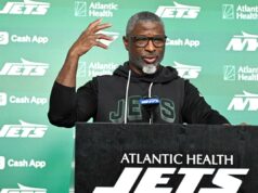 Aaron Glenn progredindo com sua promessa de pênaltis dos Jets O técnico dos Jets, Aaron Glenn, falando à mídia antes do treino.