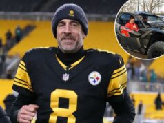 Aaron Rodgers dá aos seus atacantes do Steelers veículos de US$ 20 mil no Natal: ‘Presente de potência’ O quarterback do Pittsburgh Steelers, Aaron Rodgers (8), saiu do campo após um jogo.