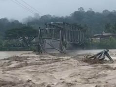Ação heróica viral do chefe de polícia de Pangkalan Brandan, Sumatra do Norte, para evacuar idosos usando caules de banana Ação heróica viral do chefe de polícia de Pangkalan Brandan, Sumatra do Norte, para evacuar idosos usando caules de banana