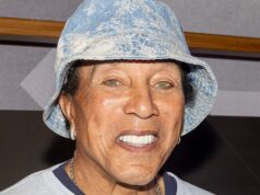 Acusadores de Smokey Robinson foram condenados a entregar telefones celulares Smokey Robinson Getty