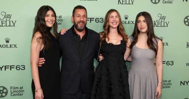 Adam Sandler diz que fazer as filhas rirem costumava ser mais fácil: elas me 'julgam'
