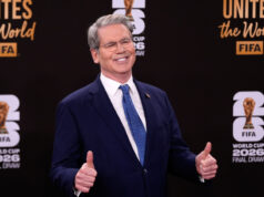 Adeus, estabilidade financeira. Olá, IA controlando seu dinheiro. O secretário do Tesouro, Scott Bessent, participa de uma mesa redonda com jornalistas, quarta-feira, 23 de abril de 2025, após falar no Fórum de Perspectiva Global do Instituto de Finanças Internacionais no Willard Hotel em Washington. (Foto AP/Jacquelyn Martin)