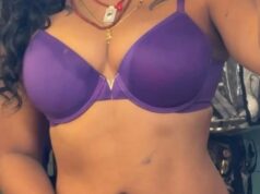 Adivinhe a estrela sexy Szalling em seu sutiã roxo! Fotos quentes de SZA