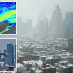 A neve cobre os telhados dos edifícios em Manhattan, na cidade de Nova York, com edifícios mais altos ao fundo obscurecidos pela neve e pela neblina.