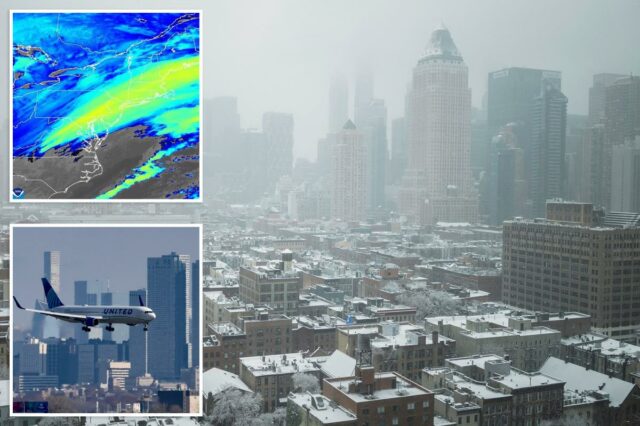 A neve cobre os telhados dos edifícios em Manhattan, na cidade de Nova York, com edifícios mais altos ao fundo obscurecidos pela neve e pela neblina.