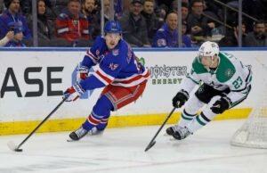 Ainda há esperança dos Rangers – mas o tempo está correndo alto Alexis Lafrenière, do New York Rangers, com o disco, seguido por Esa Lindell, do Dallas Stars.