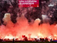 Ajax condena fogos de artifício no estádio após jogo ser abandonado Ajax condena fogos de artifício no estádio após jogo ser abandonado