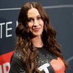 Alanis Morissette participa do concerto beneficente FIREAID para alívio de incêndios na Califórnia no Intuit Dome em 30 de janeiro de 2025 em Inglewood, Califórnia