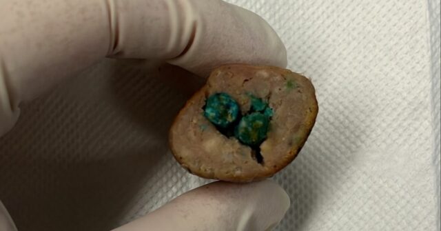 Veterinários emitiram um alerta depois que um cachorro ficou doente por comer comida envenenada em um parque popular no interior de Sydney.