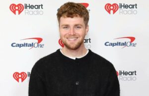 Alex Warren detalha o vício da mãe, levar um tiro e a morte do pai em Jay Shetty Linha do tempo do relacionamento de Alex Warren e Kouvr Annon: de amigos do Snapchat a almas gêmeas comuns