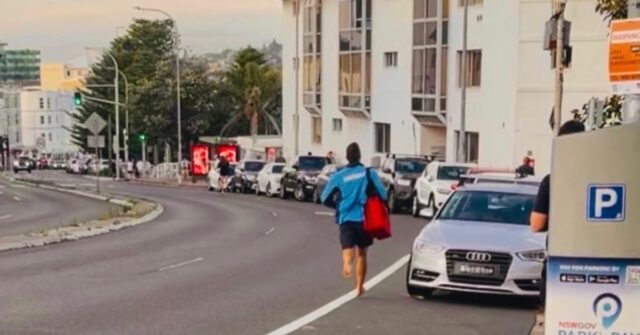 Alexandra testemunhou algo ‘extraordinário’ durante o tiroteio em massa de Salva-vidas de Bondi, Jackson Doolan, é visto correndo para ajudar