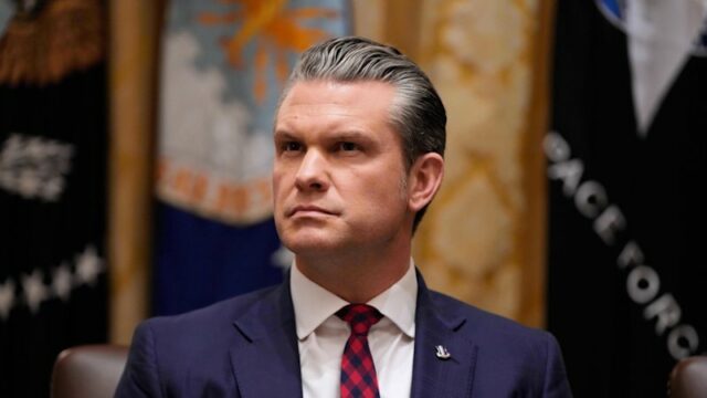 Aliados dos EUA que não avançarem ‘enfrentarão consequências’, adverte Hegseth na véspera de Ausmin

