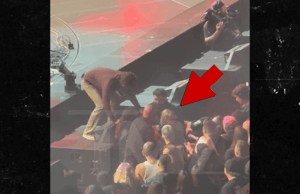 All-American Rejects Stop Show no meio da música para ajudar fã que desmaia 121425_all_american_rejects_kal