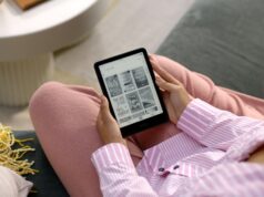 Amazon muda a forma como a proteção de direitos autorais é aplicada aos e-books autopublicados do Kindle Direct woman reading Kindle