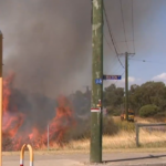 Um incêndio florestal em Kenwick, no leste de Perth.