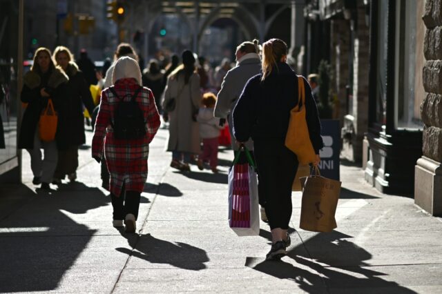 Americanos dando menos presentes neste Natal enquanto as tarifas de Trump afetam
